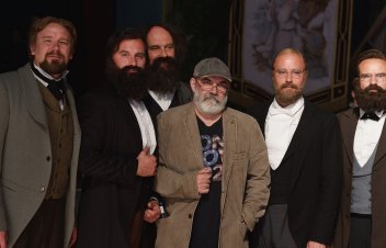 „Zeme, kas dzied” un vīri, kas runā