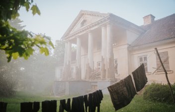 „Pansija pilī I-VIII”. Inciema vasaras, smiekli un asaras!