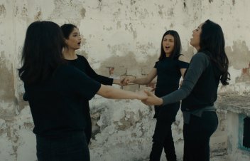 „Četras meitas”, Ben Hania un vilki