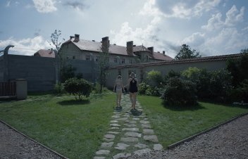 Ļaunuma puķes “Interešu zonā”