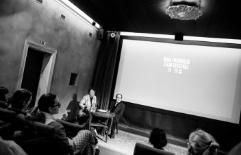 Ross Makelvijs / Ross McElwie. Filmēt slapju suni 