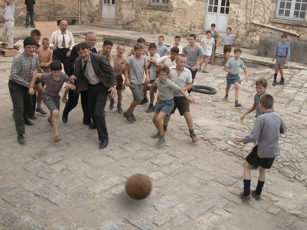 Kadrs no filmas "Koristi" (2004)