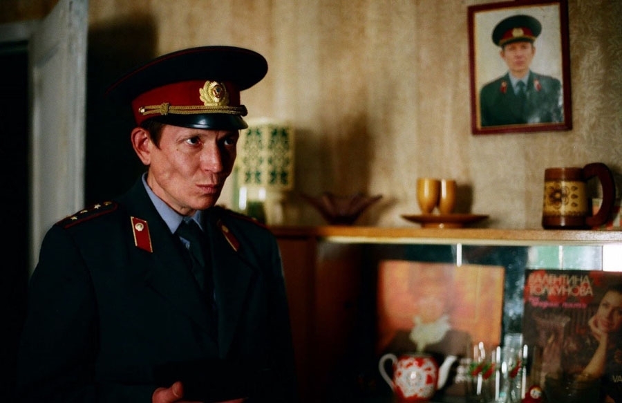 Kadrs no filmas "Jūtīgais milicis" (1992)