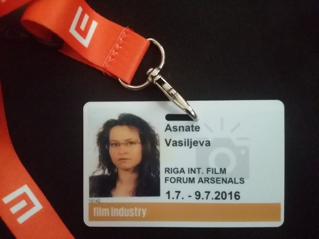 Simbolisks žests - Karlovi Varu festivāla akreditācijas sistēma atteicās pieņemt jebkādu citu organizāciju, kuru varētu pārstāvēt Asnāte, un arī 2016. gadā izdrukāja to pašu tradicionālo - "Arsenāls"!