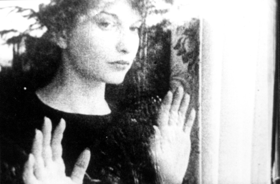 Pēcpusdienas tīkli / Meshes of the Afternoon (1943, Maya Deren, Alexandr Hackenschmied USA, 14’)
