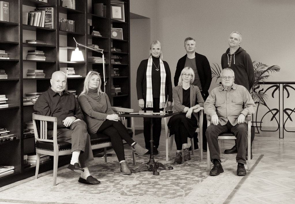 Nacionālās kino balvas "Lielais Kristaps" starptautiskā žūrija 2019. gadā - režisors un pedagogs Boriss Frumins (ASV), kinoscenāriste Larisa Gūtmane (Kanāda), komponiste Lolita Ritmane (ASV), kinozinātniece Zane Balčus (Latvija), režisors Dāvis Sīmanis (Latvija), režisors Arvīds Krievs (Latvija), režisors Audris Stonis (Lietuva). Foto: Agnese Zeltiņa