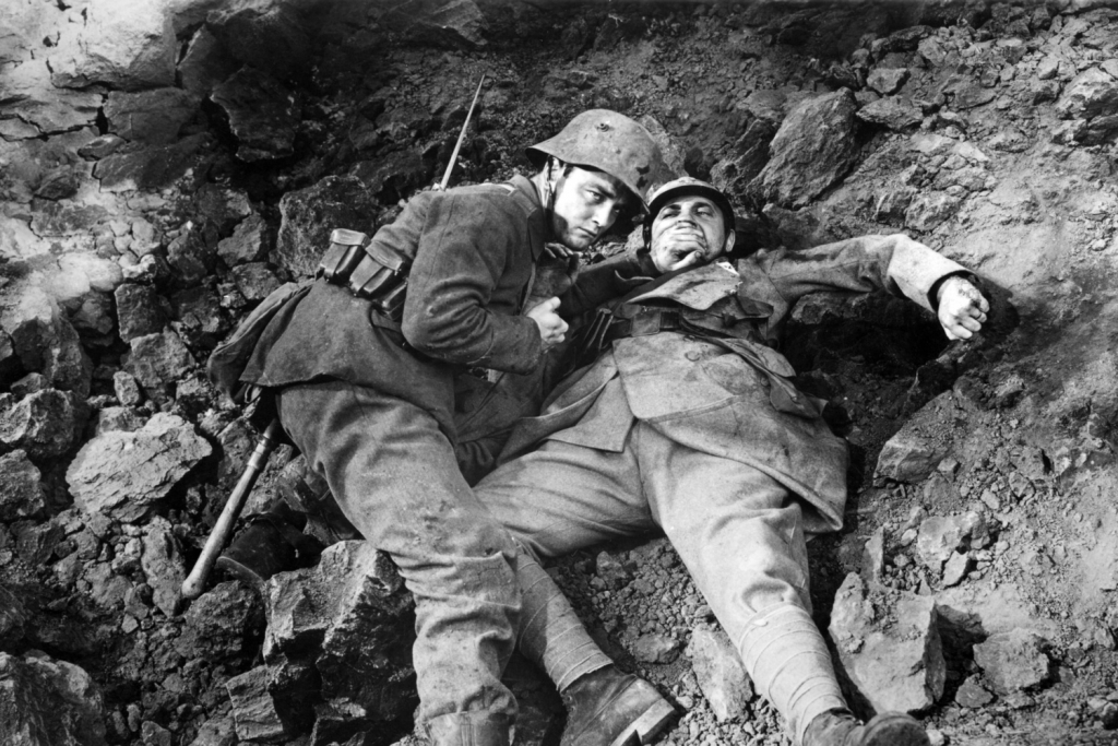 Kadrs no Lūisa Mailstona filmas "Rietumu frontē bez pārmaiņām" (1930)