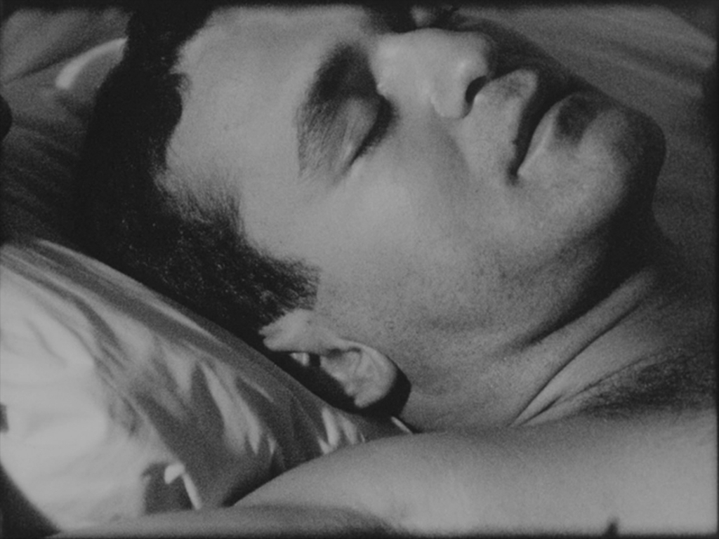 Kadrs no Endija Vorhola filmas "Sleep" (1963)