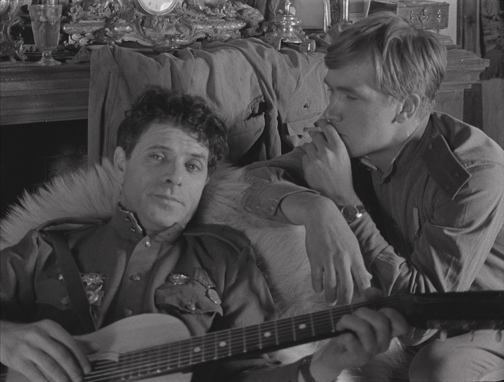 Kadrs no filmas "Bija maija mēnesis / Был месяц май" (1970)