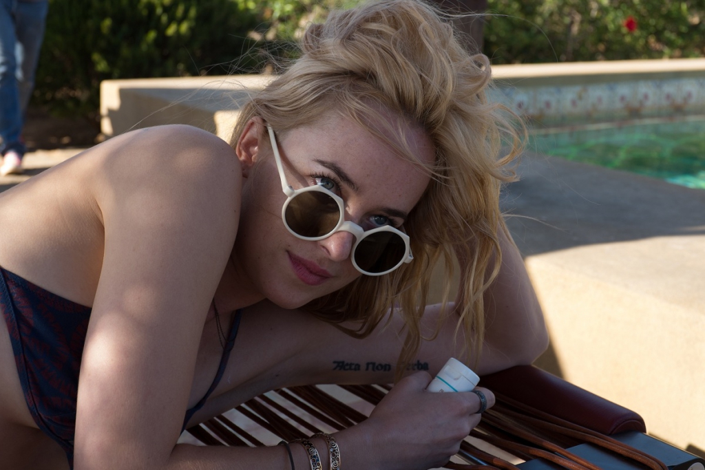 Dakota Džonsone filmā "Saules apžilbinātie / A Bigger Splash"