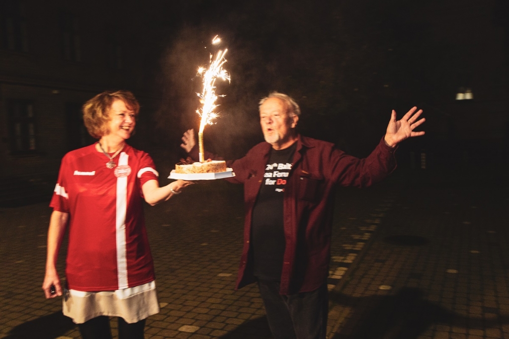 "Baltic Sea Docs" cīņubiedre Lelda Ozola un Tue dzimšanas dienas ballītē, kas tika nosvinēta Foruma laikā. Foto: Agnese Zeltiņa