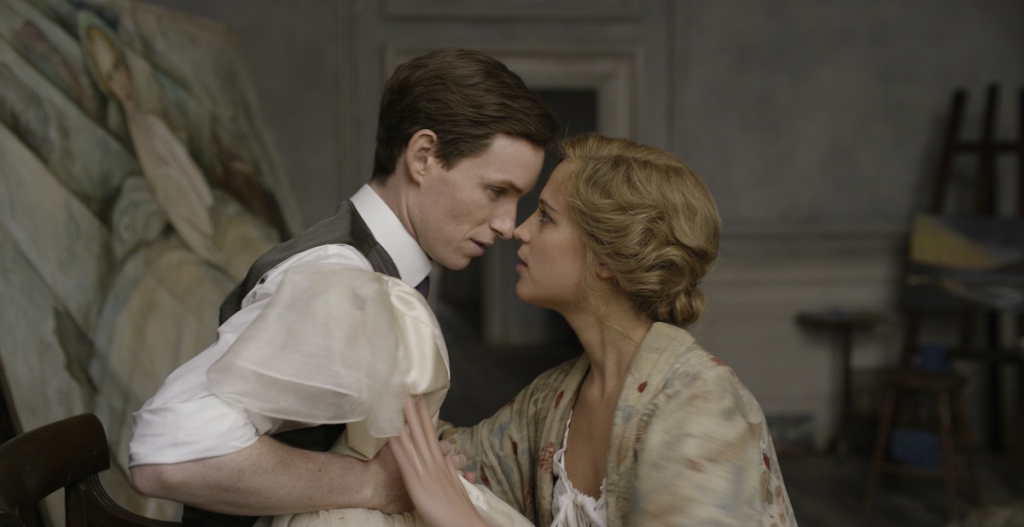 Edijs Redmeins un Alīsija Vikandere - Einars un Gerda filmā "Dāņu meitene / The Danish Girl"