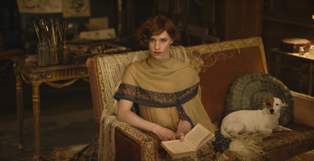 Edijs Redmeins kā Lilija Elbe filmā "Dāņu meitene / The Danish Girl"