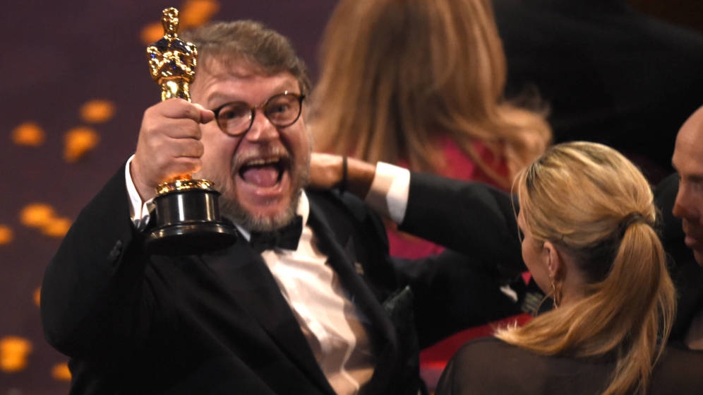 Režisors Giljermo del Toro ar "Oskara" balvu