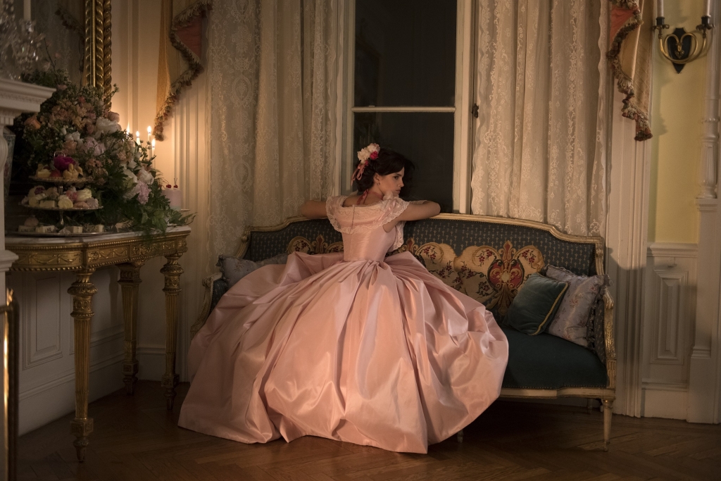 Emma Vatsone (Mega) filmā "Mazās sievietes" (2019)