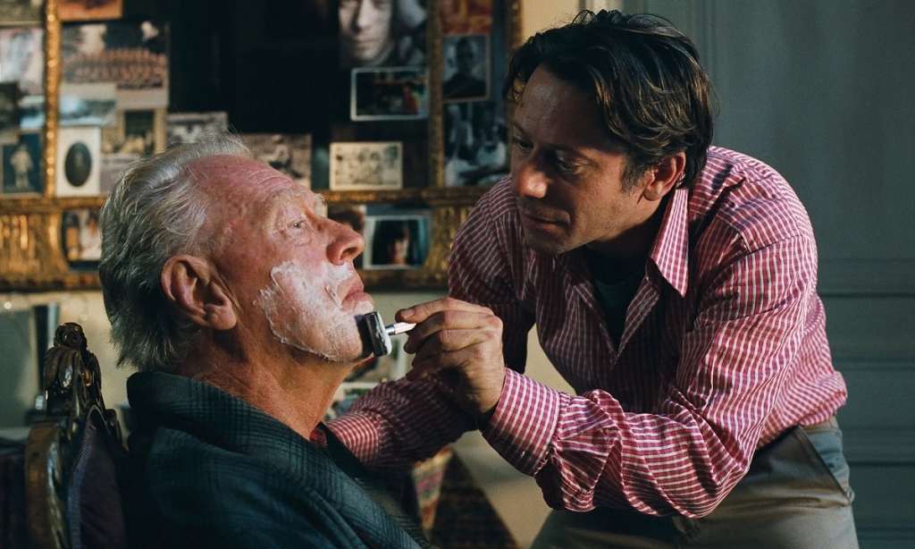 Makss fon Sidovs un Metjū Amalriks filmā "Skafandrs un tauriņš / Le Scaphandre et le Papillon" (2007) Foto: Accusoft