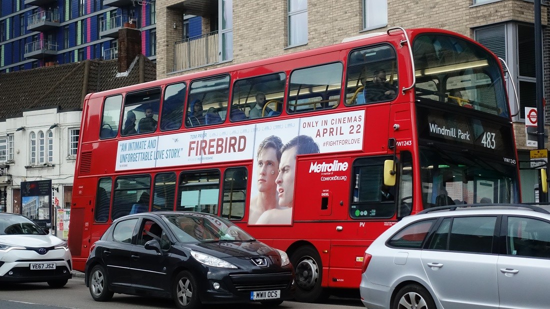 Filmas reklāmas kampaņa Londonas ielās 2022. gada aprīļa beigās