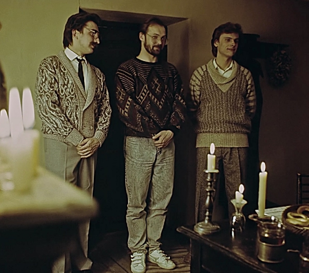 Epizode Aivara Freimaņa filmā "Dzīvīte" (1989) - populāro raidījuma "Labvakar" trijotni tēlo Gundars Āboliņš, Varis Vētra un Askolds Saulītis. Foto no Valda Eglīša arhīva
