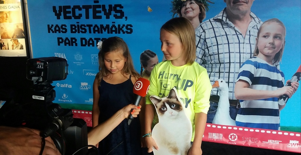 Eva Ozola un Markuss Jānis Eglītis filmas pirmizrādē