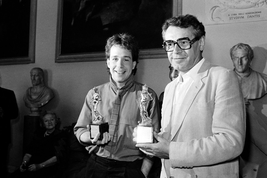 Aktieris Toms Halss un režisors Milošs Formans 1985. gadā ar Romā saņemtajām balvām par labāko aktierdarbu un labāko režiju filmā "Amadeus"
