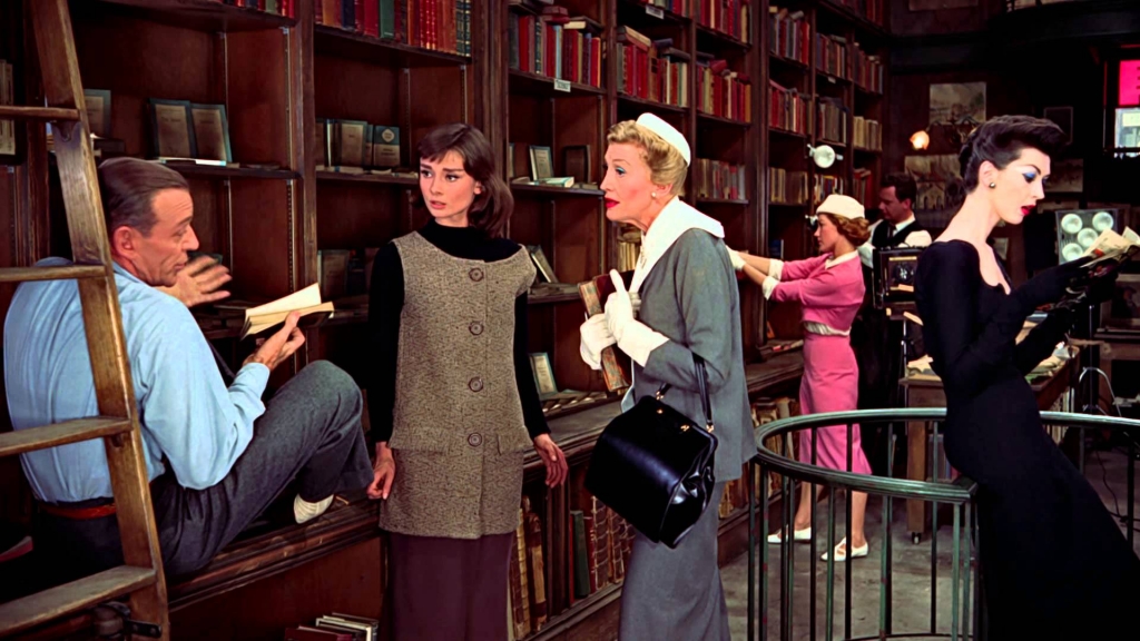 Kadrs no filmas "Smieklīgā seja / Funny Face" (1957)