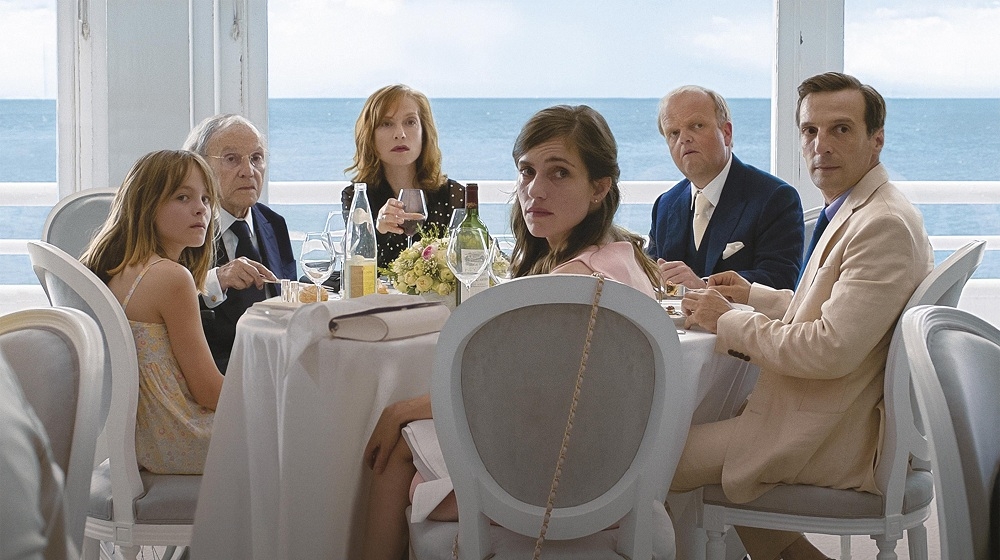 Kadrs no filmas "Happy End"