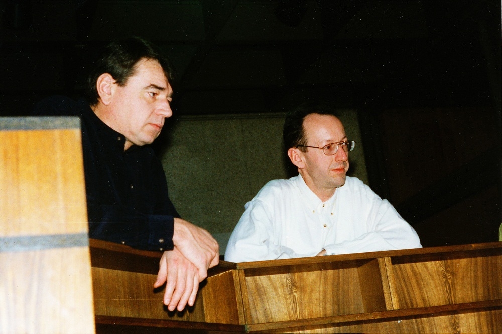 Profesors Viktors Freibergs (no labās) savas kino-gardēža karjeras sākumā
