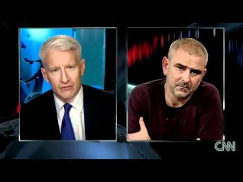 2011. gadā pēc gūsta Sīrijā Šonu intervē CNN