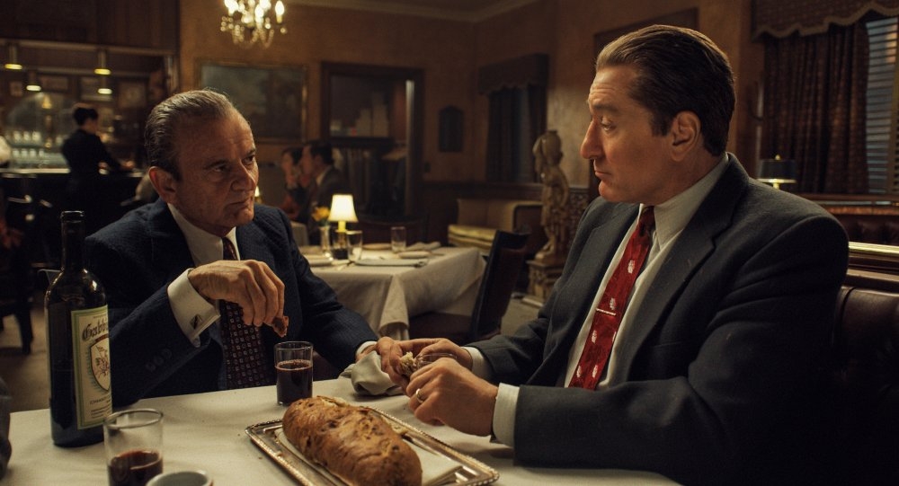 Džo Peši un Roberts de Niro filmā "Īrs / The Irishman" (2019)