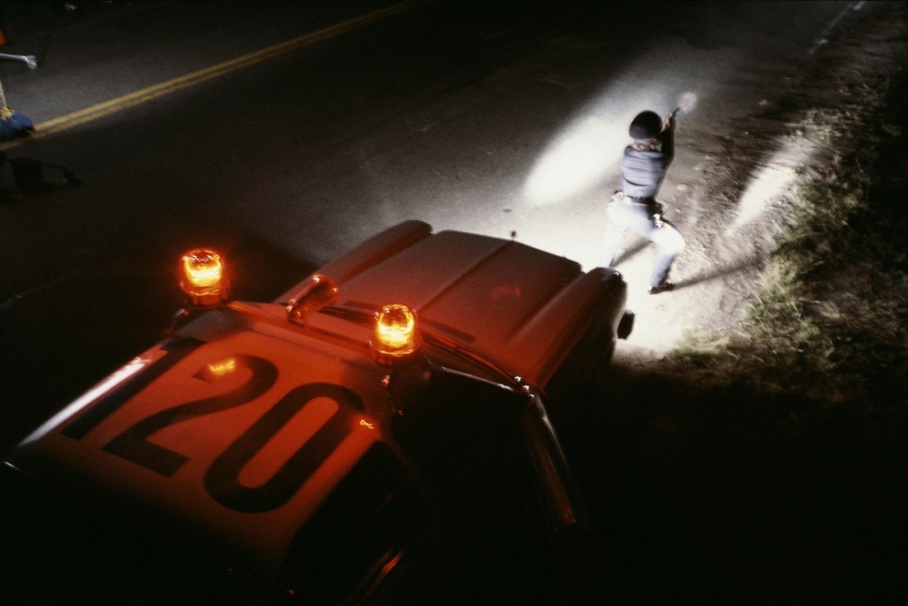 Kadrs no Erola Morisa filmas "Šaurā, zilā līnija"  (The Thin Blue Line / 1988)