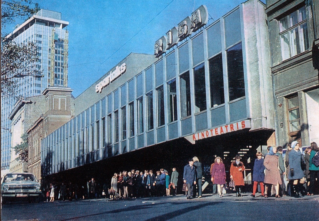 1977. gada fotoatklātne, fotogrāfs A. Repsis. Foto no LNA KFFDA krājuma