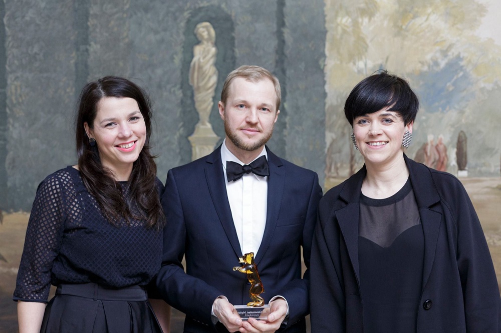 Filmas "Es esmu šeit" Latvijas pirmizrādē - Berlināles Kristāla lācis, režisors Renārs Vimba un producentes Aija Bērziņa un Alise Ģelze. Foto: Andrejs Strokins