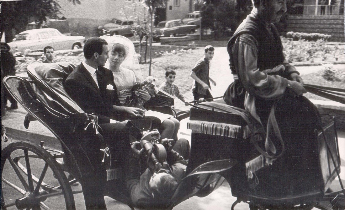 Dokumentālās filmas "235 000 000" (1967) uzņemšana, filmē operators Valdis Kroģis. Foto: no Rīgas Kino muzeja krājuma