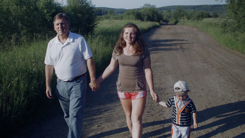 Filmas kadrā - Pēteris Ragaušs kopā ar Krievijas radiem