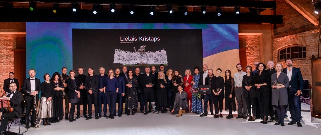 Nacionālās kino balvas "Lielais Kristaps 2021" laureāti noslēguma ceremonijā 2022. gada 27. februārī. Foto: Gints Ivuškāns