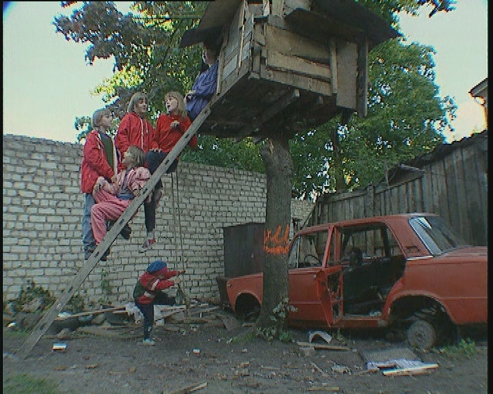 Kadrs no filmas "Mostieties!" (2000)
