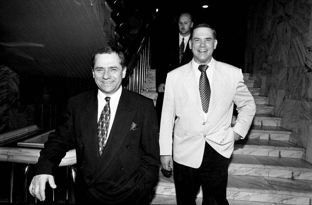 Augusts Sukuts un Māris Gailis Kongresu namā, 90. gadu sākums.