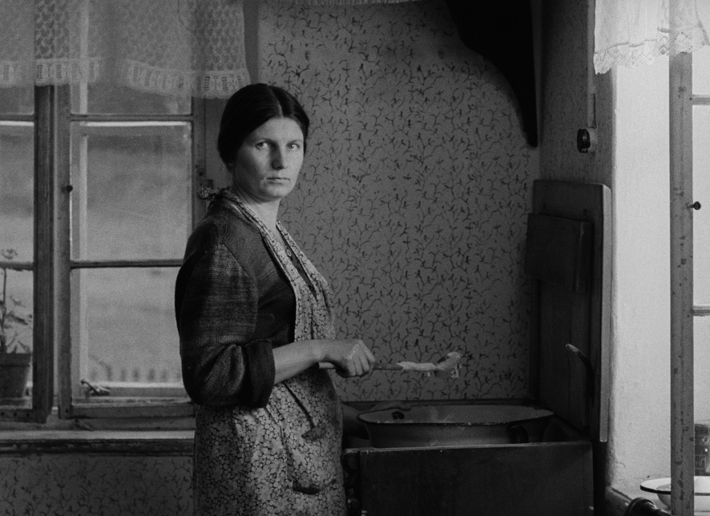 Kadrs no filmas "Nakts dimanti" (1964)