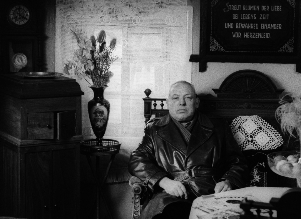 Kadrs no filmas "Nakts dimanti" (1964)