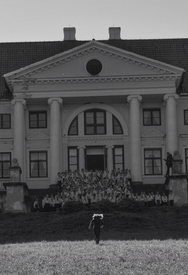 Top filma "Ausma", centrā skrien režisore Laila Pakalniņa. Foto: Ivars Burtnieks