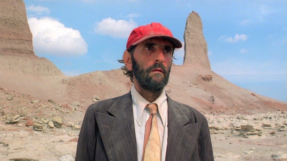 Aktieris Harijs Dīns Stentons filmā "Parīze, Teksasa / Paris, Texas" (1984)