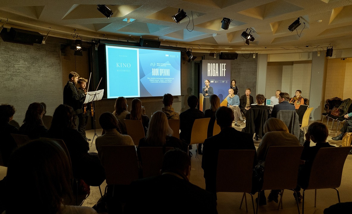 Grāmatas "Kino 1. Kustībtēls" atvēršana Rīgas starptautiskajā kinofestivālā 2023. gada oktobrī. Foto: Andrejs Strokins, no festivāla publicitātes materiāliem