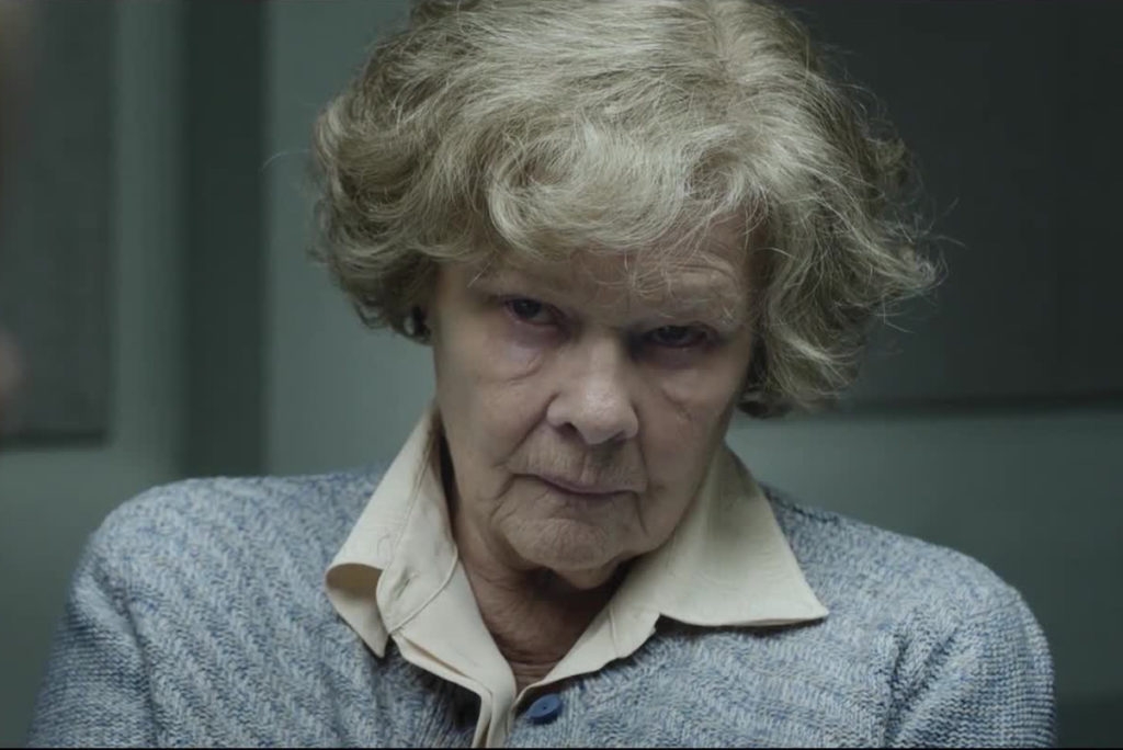 Džūdija Denča filmā "Sarkanā Džoana" (2019)