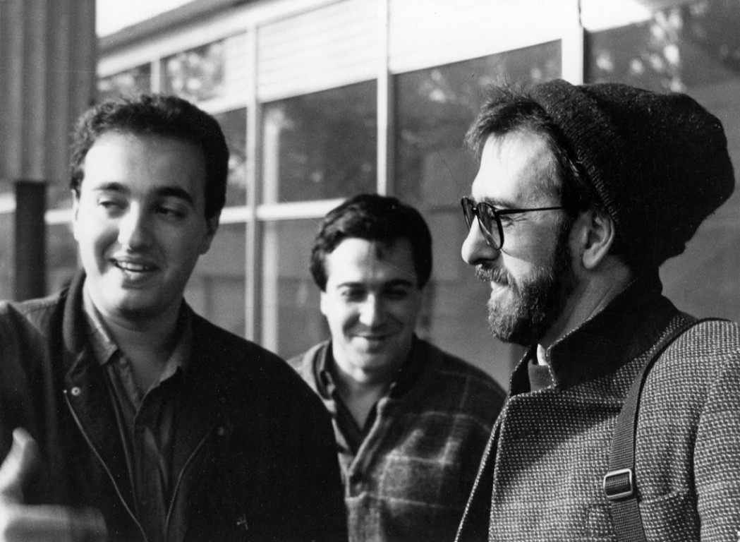 Ross Makelvijs (no labās) 1990. gadā Latvijā kopā ar ukraiņu dokumentālistiem Aleksandru Rodņanski (no kreisās) un Andreju Zagdanski. Foto no Rosa Makelvija privātā arhīva