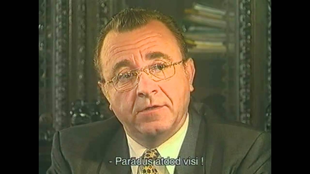 Kadrs no TV filmas "Rīgas gambīts" (2000)
