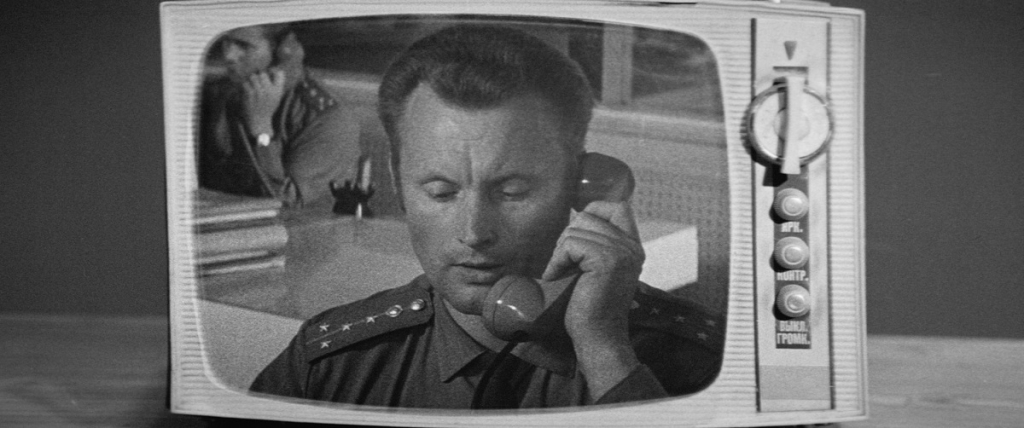 Kadrs no filmas "Šahs briljantu karalienei" (1973)