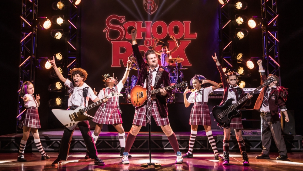 Attēls no Brodvejas iestudējuma Roka skola / School of Rock (2015)