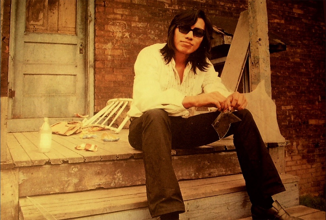 Kadrs no filmas "Meklējot mūziķa likteni / Searching for Sugar Man" (2012), by Hal Wilson)