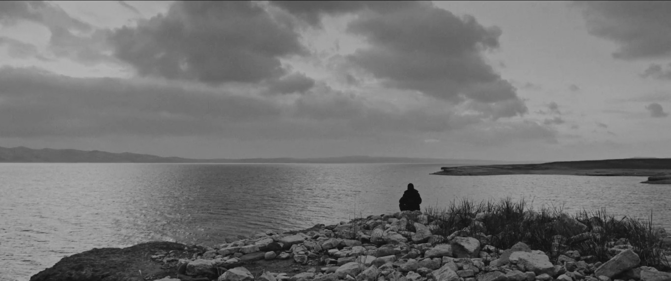 Kadrs no Alinas Horlovas dokumentālās filmas "šis lietus nekad nebeigsies" (2020, kopražojums ar Latviju, Vāciju, Kataru)