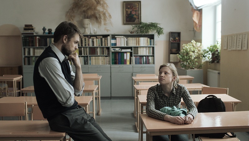 Skolotājs - Edgars Samītis, Raja - Elīna Vaska